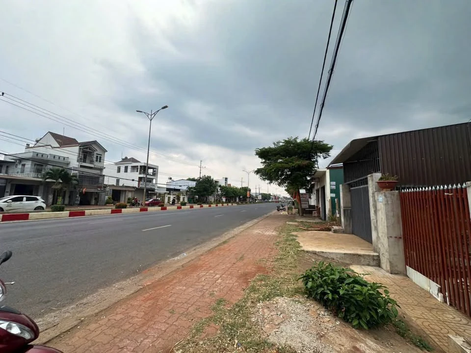 Bán đất mặt tiền Nguyễn Văn Linh Buôn Ma Thuột 205m² 8,5 tỷ - Ảnh thu nhỏ 2