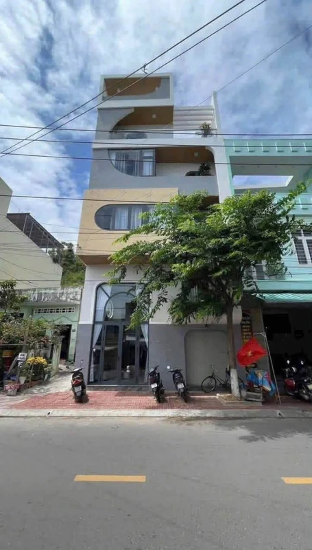 Bán nhà mặt tiền Hoàng Văn Thụ, Quy Nhơn, 48,1m2, 4 tầng rưỡi, 4PN, giá hơn 7 tỷ