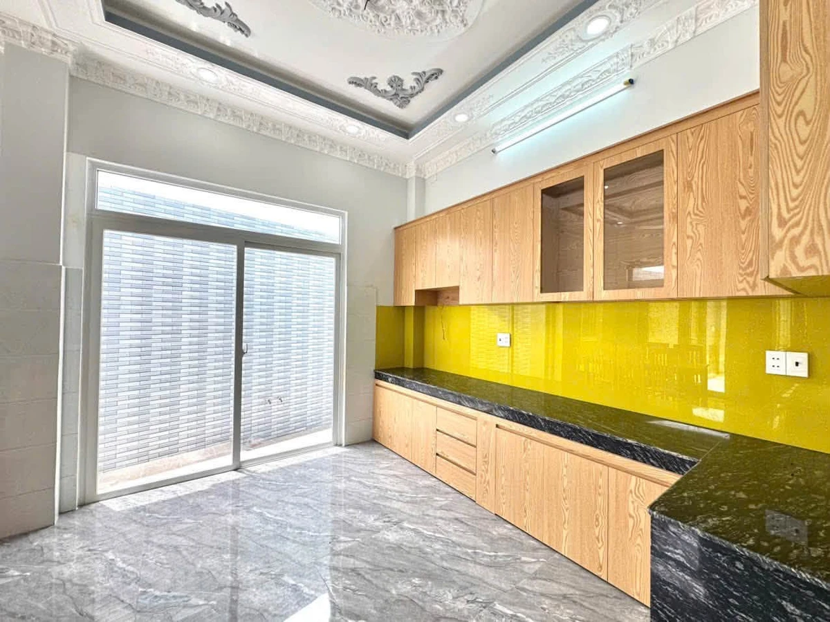 Bán nhà tân cổ điển 1 trệt 2 lầu 1 tum mặt tiền đường Nguyễn Văn Thậm, Cần Giuộc, Long An - Ảnh thu nhỏ 5