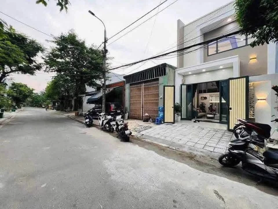 Bán nhà 90m2 1 trệt 1 lửng 3PN đường Hưng Nhơn, Bình Chánh giá 1,079 tỷ - Ảnh 1