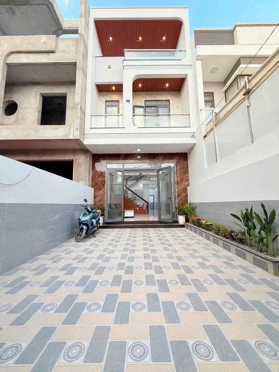 Bán nhà trệt lầu 129,8m2, 3 phòng ngủ, Dĩ An - Ảnh 1