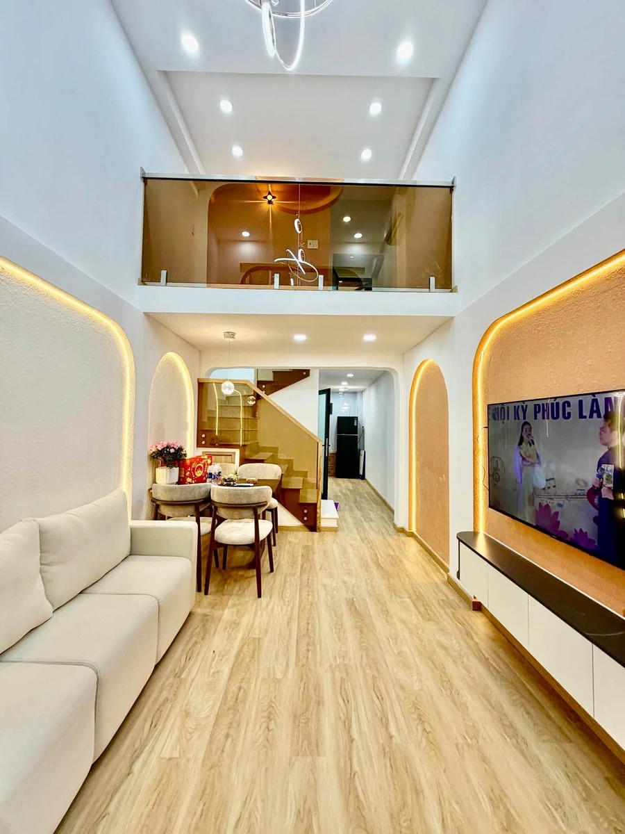 Bán nhà hẻm 28m² 4PN 3WC gần ngã tư Hàng Xanh - Ảnh 1