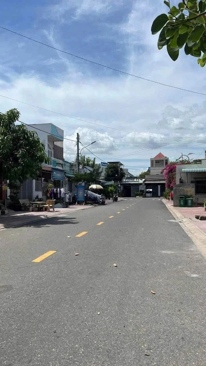 Bán nhà 1 trệt 1 lầu mặt tiền Nguyễn Bỉnh Khiêm, Phú Thủy, Phan Thiết, 92m2, 4,6 tỷ - Ảnh 1