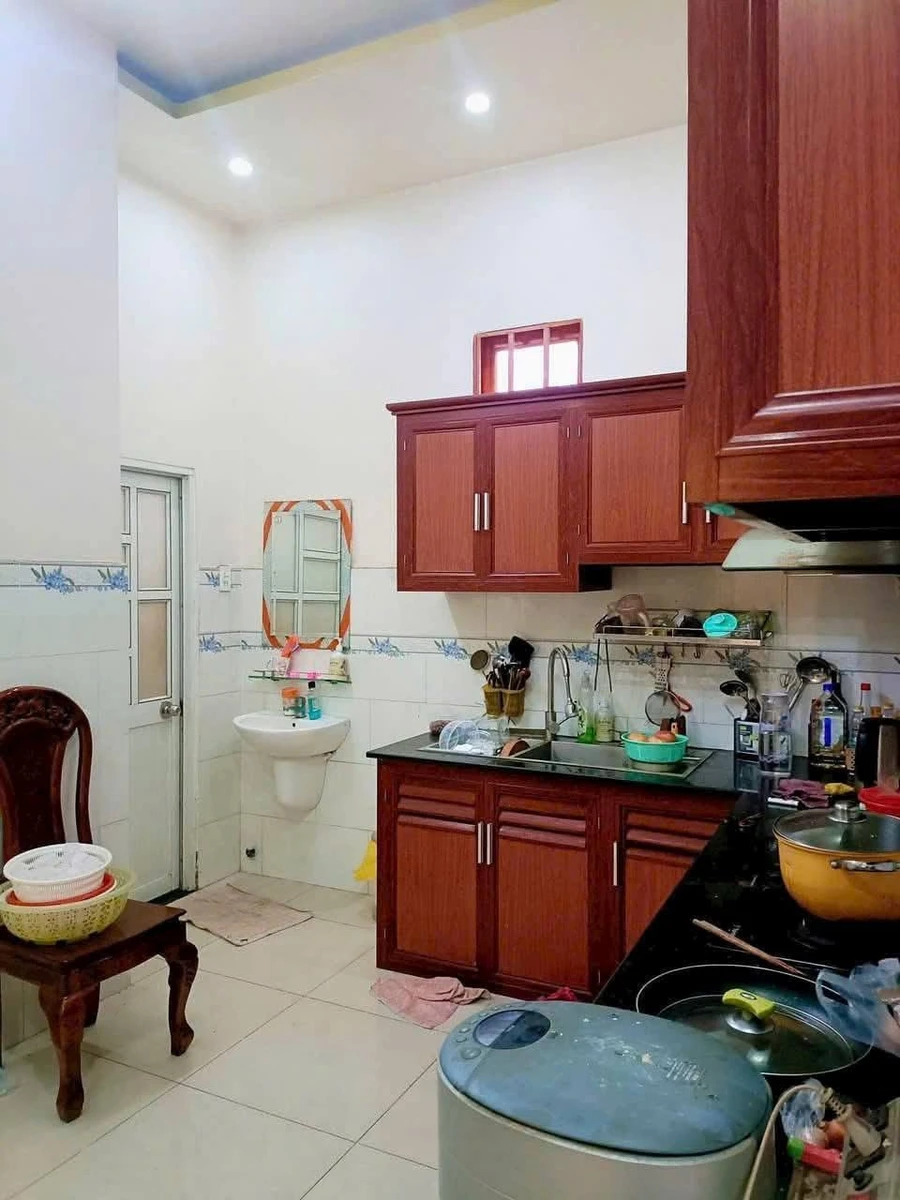 Bán biệt thự sân vườn 350m2, 3 phòng ngủ gần chợ Dĩ An, giá 9,95 tỷ - Ảnh thu nhỏ 5