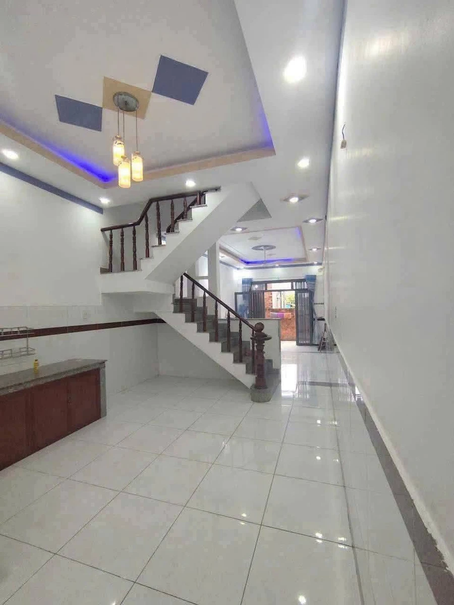 Bán nhà lầu 2 phòng ngủ, 100 m² Long Hưng, Đồng Nai - Ảnh 1