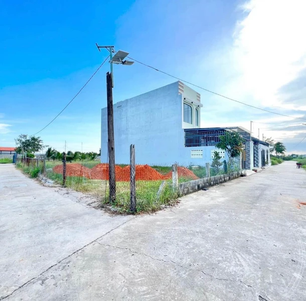 Bán lô góc 2 mặt tiền 100m2 tại Hàm Liêm, Phan Thiết