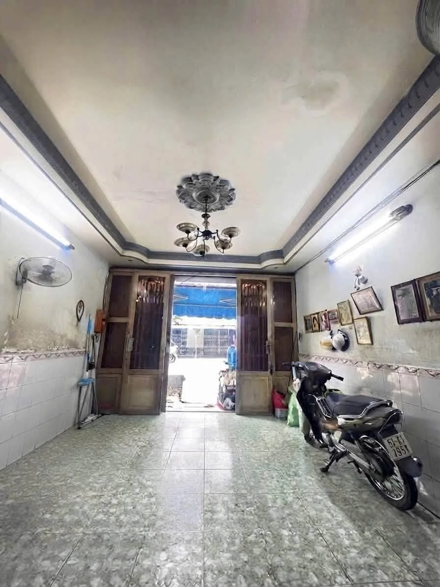 Bán nhà mặt tiền khu Bình Phú 4x10m, 1 trệt 1 lầu, Phường 10 Quận 6, giá 5,5 tỷ - Ảnh thu nhỏ 2