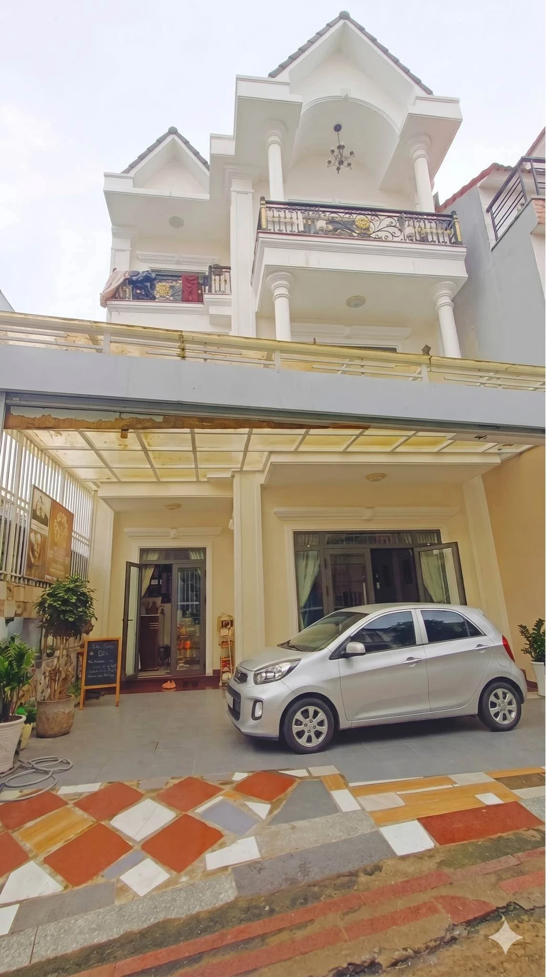 Nhà 3 tầng 300m² sân đậu ô tô 5PN Đà Lạt 7,5 tỷ - Ảnh 1