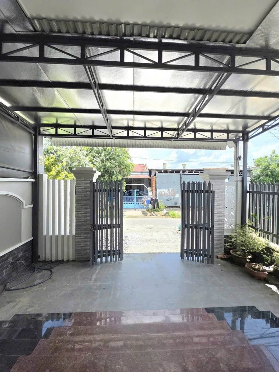 Bán nhà mái Thái 117m², 2 phòng ngủ, hẻm 82 Nguyễn Chí Thanh, Phường Long Hoa, Tây Ninh - Ảnh 1