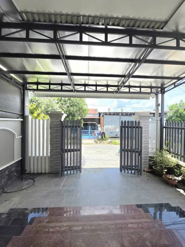 Bán nhà mái Thái 117m², 2 phòng ngủ, hẻm 82 Nguyễn Chí Thanh, Phường Long Hoa, Tây Ninh