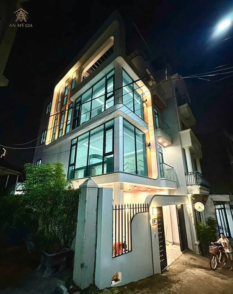 Bán nhà 4 tầng gần 100m² Cao Thắng, thang máy, Quận 1 - Ảnh 1