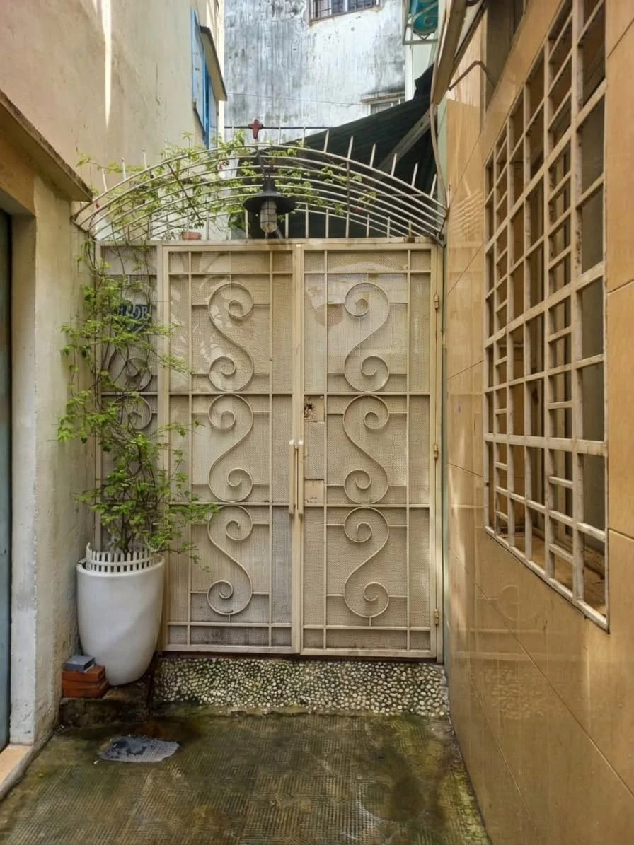 Bán nhà phố 2PN mặt tiền Tân Định Quận 1, 20.5m², giá 3.95 tỷ - Ảnh thu nhỏ 2