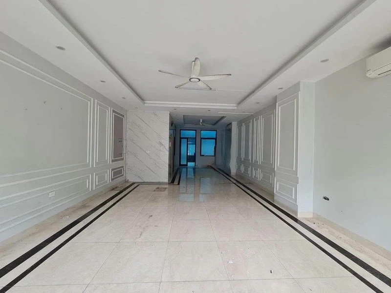 Cho thuê nguyên căn 5 tầng 90m2 trục chính Monbay Hạ Long giá 32 triệu/tháng