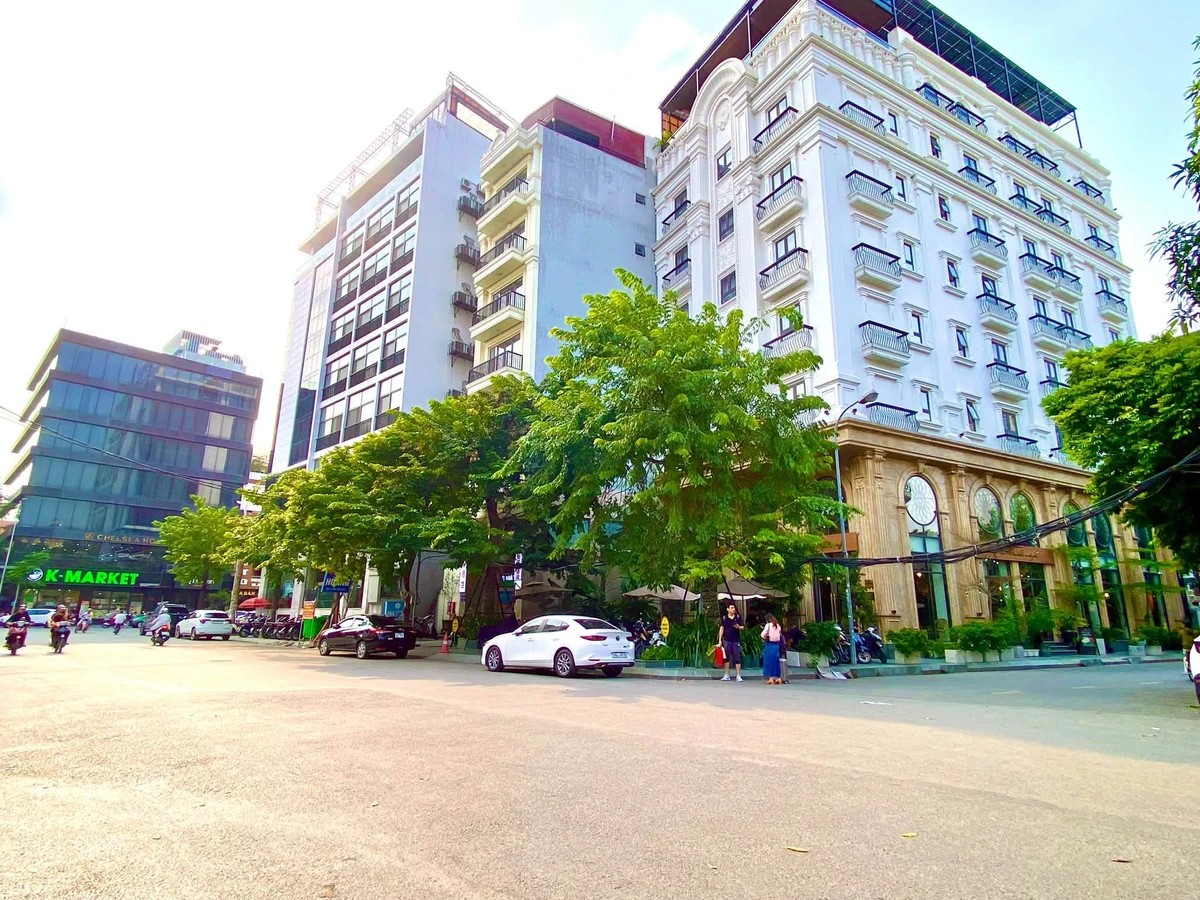 Bán nhà mặt đường 210m² Văn Cao, Quận 1 - Ảnh thu nhỏ 2
