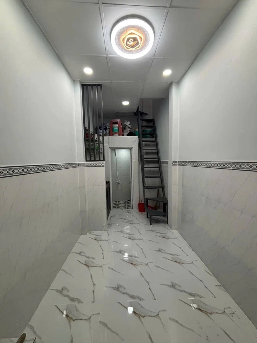 Bán nhà 3 tầng hẻm Lạc Long Quân, Phường 5, Quận 11, 2PN, giá 1,75 tỷ - Ảnh thu nhỏ 2