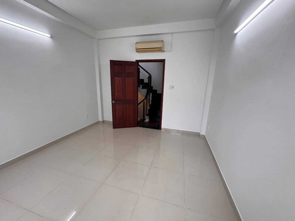 Thuê nhà Quận 1 2PN, 4x8m, sát mặt tiền Trần Khắc Chân, 17 triệu/tháng - Ảnh thu nhỏ 3
