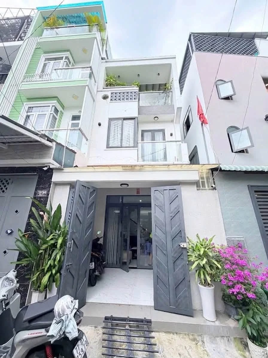 Bán nhà 3 tầng 52m² Quận 9, 5,7 tỷ - Ảnh 1
