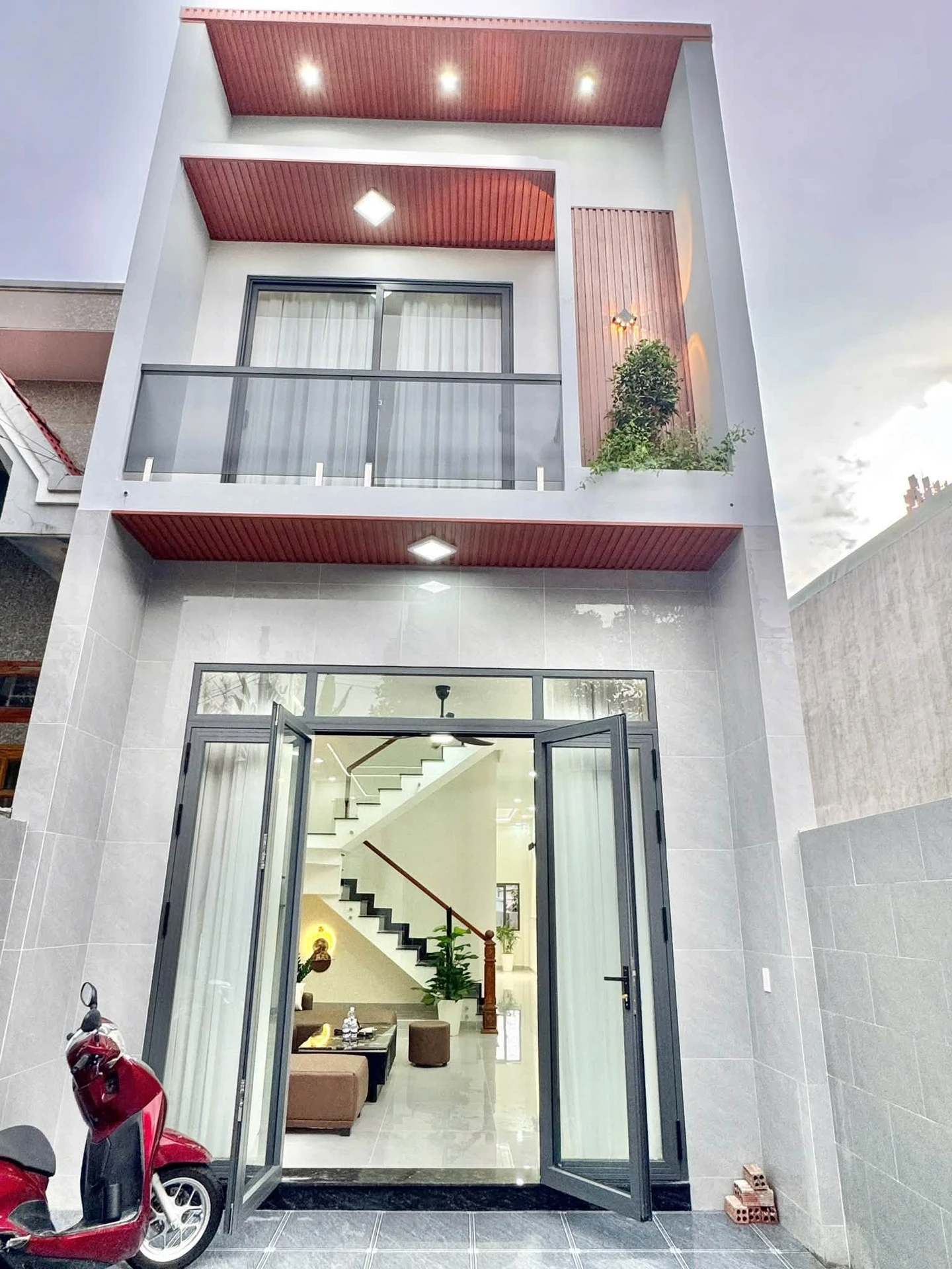 Nhà bán 1 trệt 1 lầu mặt tiền kinh doanh, 135m2, 3PN, Hố Nai - Ảnh 1
