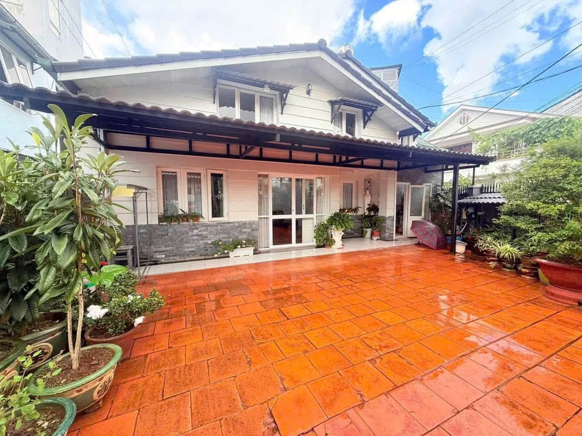 Bán nhà 3 mặt tiền 153m² sân vườn Đà Lạt - Ảnh 1
