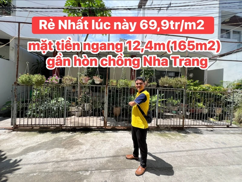 Bán đất mặt tiền 12,4m, 165m2 gần biển Hòn Chồng