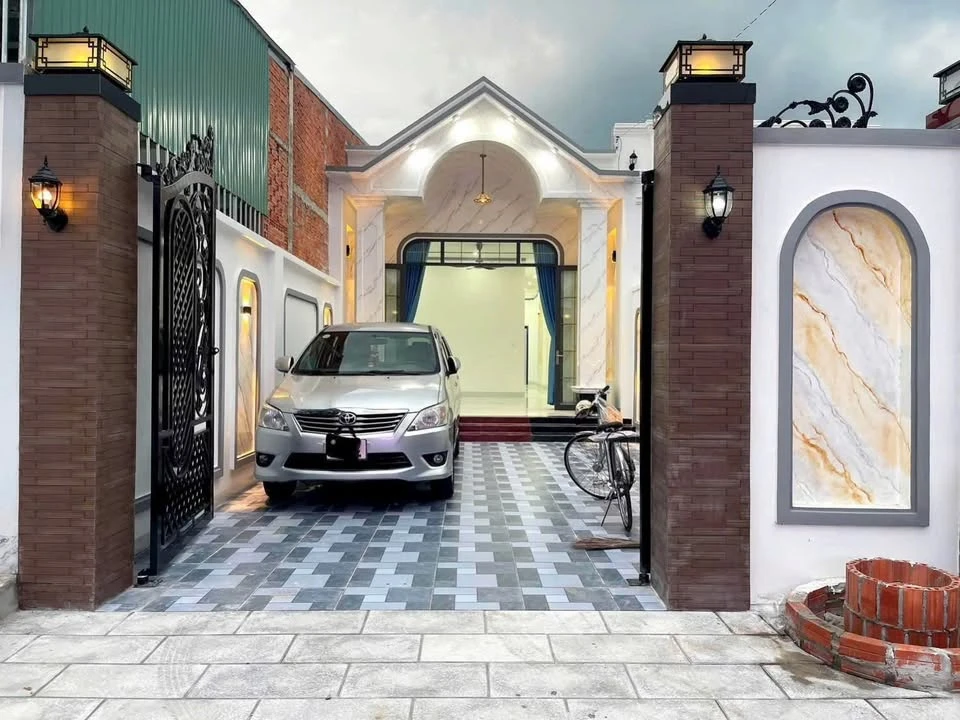 Bán nhà liền kề mới 142.5m² Tây Ninh 1,35 tỷ - Ảnh 1