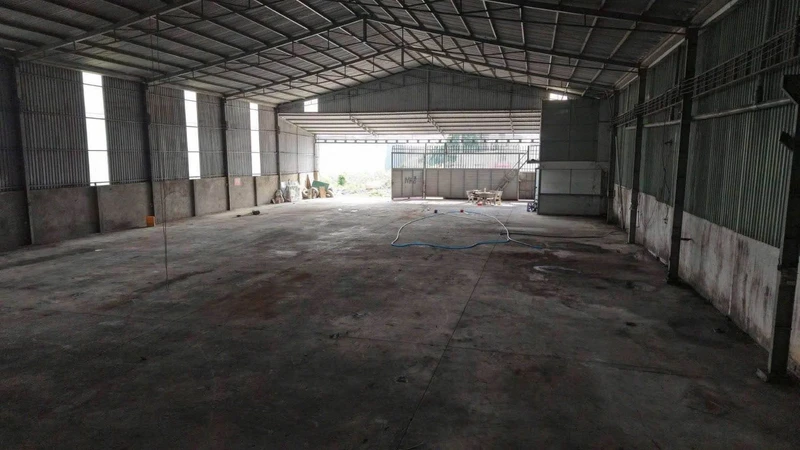 Cho thuê kho xưởng 4000m2, 1000m2 xây dựng ở Bình Dương