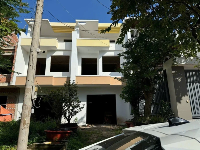 Bán nhà thô mặt tiền Nguyễn Văn Nguyễn 5x25m, 1 trệt 2 lầu, giá 3,4 tỷ, TP Bà Rịa