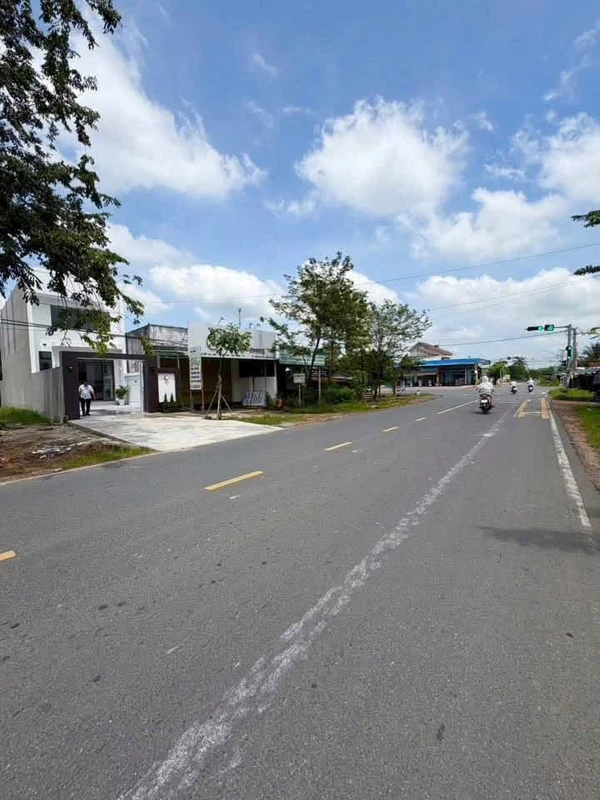 Bán nhà lầu lửng mặt tiền đường Nguyễn Văn Linh, Phường Long Hoa, Tây Ninh giá 2,39 tỷ