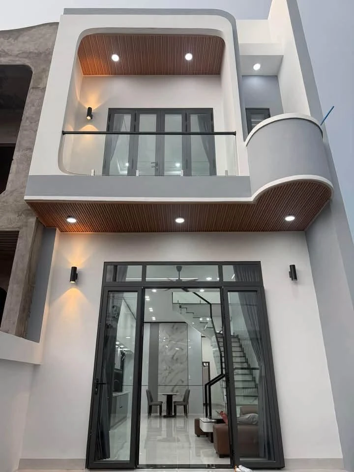 Bán nhà 5x23m, 3 PN, nội thất, 2,35 tỷ, Nhà Bàu Trâm - Ảnh 1