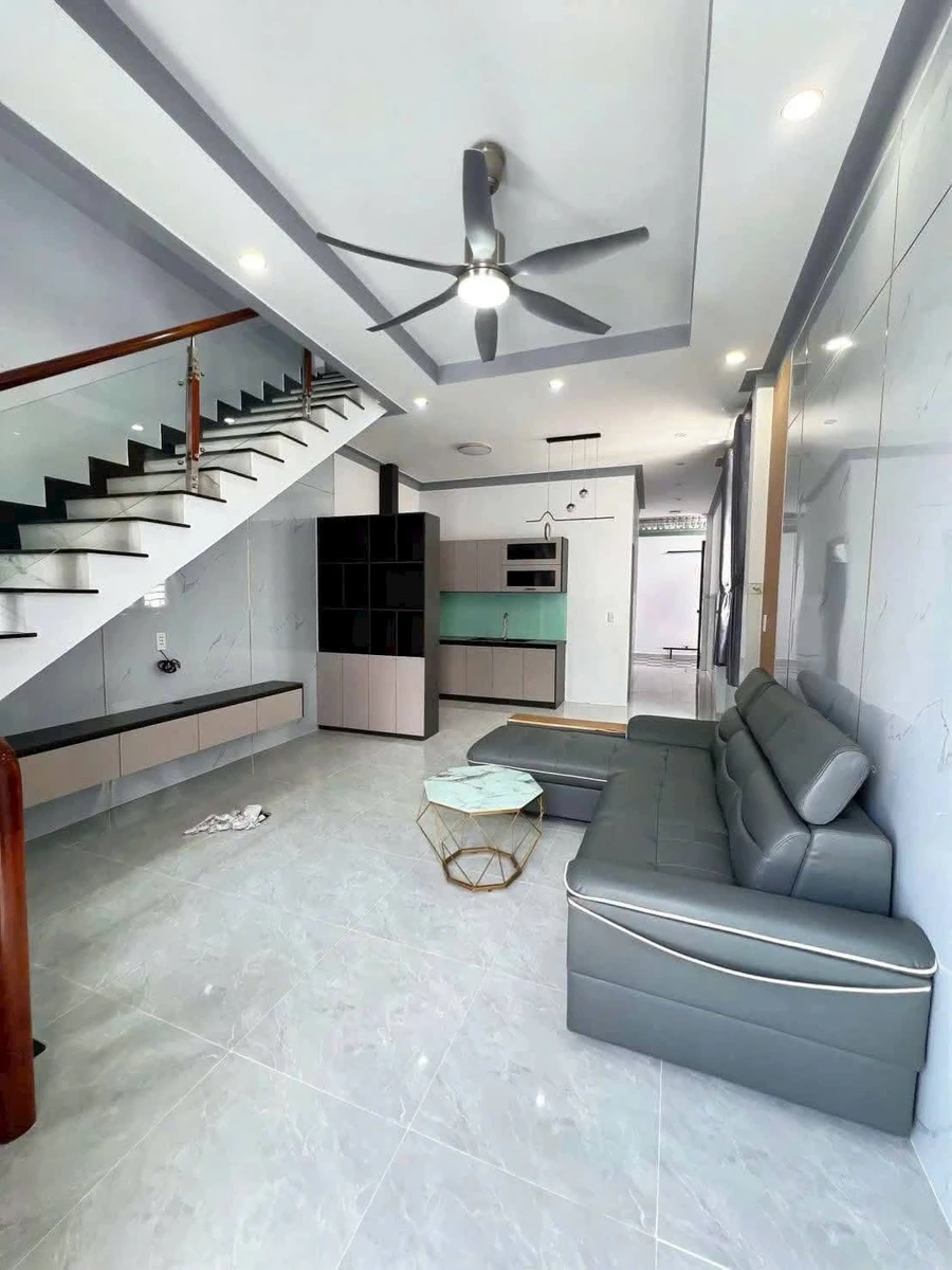 Bán nhà 3 phòng ngủ 4,3x20,5m hẻm Lê Hồng Phong, Phường Thủ Dầu Một giá 3,8 tỷ - Ảnh thu nhỏ 2