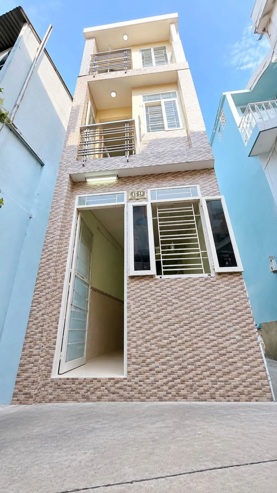 Bán nhà sổ hồng riêng hẻm hơn 4m, 1 trệt 2 lầu 2PN, gần Nguyễn Tất Thành, Quận 4 - Ảnh 1