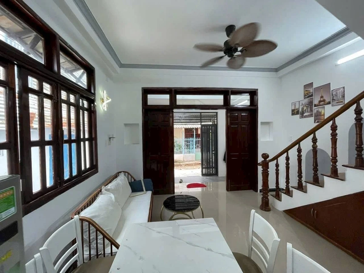 Bán nhà 1 trệt 1 lầu 35m2 đầy đủ nội thất, Phường Phú Thủy, Phan Thiết - Ảnh 1