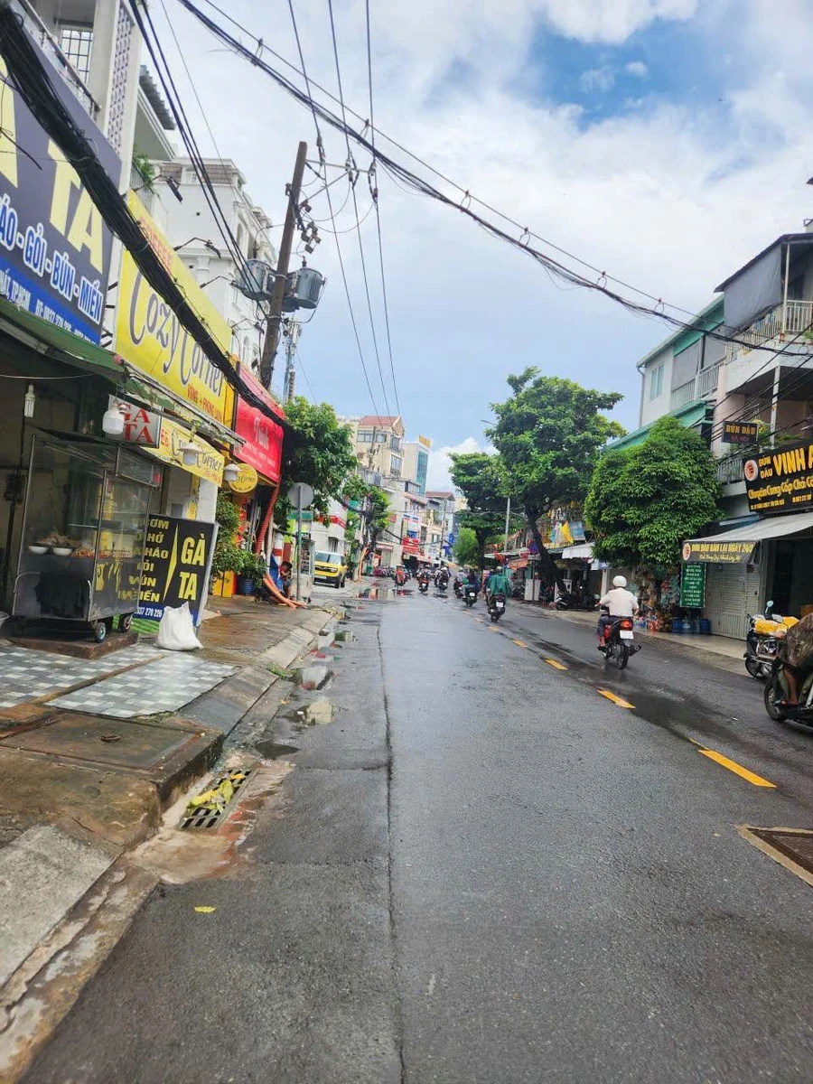 Bán nhà mặt tiền gần sân bay Tân Sơn Nhất 93m2 13,5 tỷ - Ảnh thu nhỏ 2