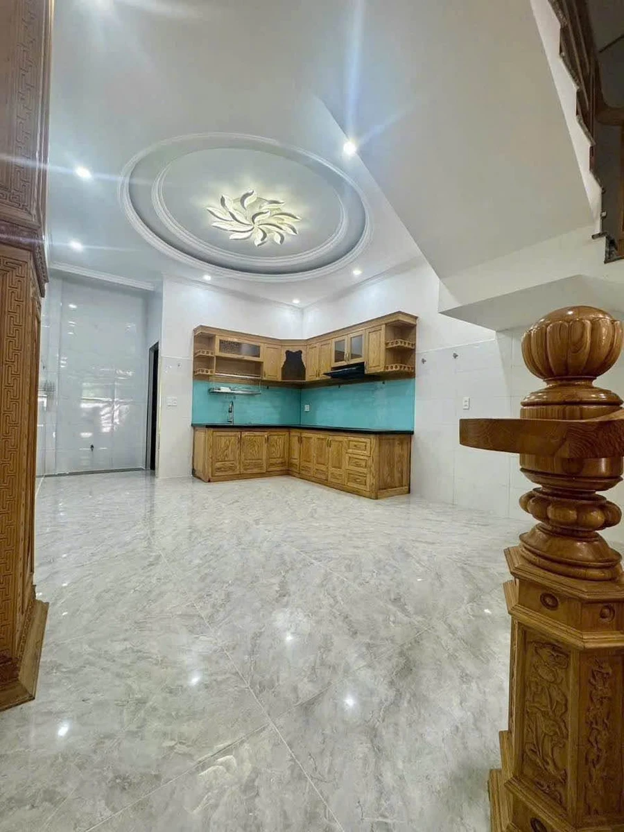 Bán nhà 5PN, 6WC, 2 mặt tiền, 100m2 Lê Lợi Quận 4 - Ảnh thu nhỏ 3
