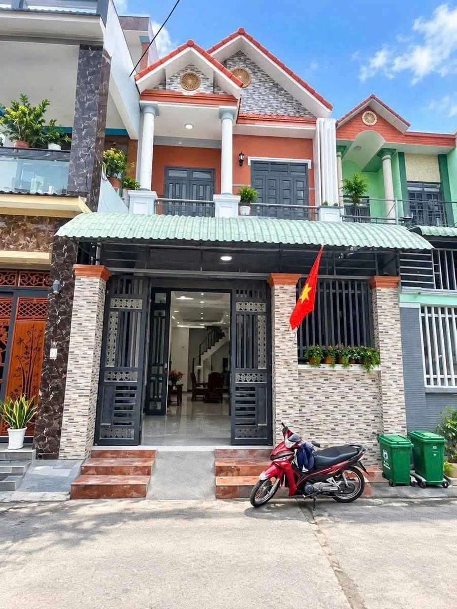 Bán nhà 1 trệt 1 lầu 120m² Phước Tân, 3 phòng ngủ - Ảnh 1