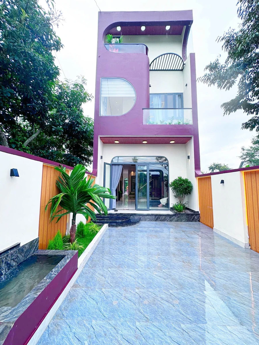 Bán nhà 1 trệt 1 lầu 4PN full nội thất view suối, 250m2, Ea Kao, Buôn Ma Thuột - Ảnh 1