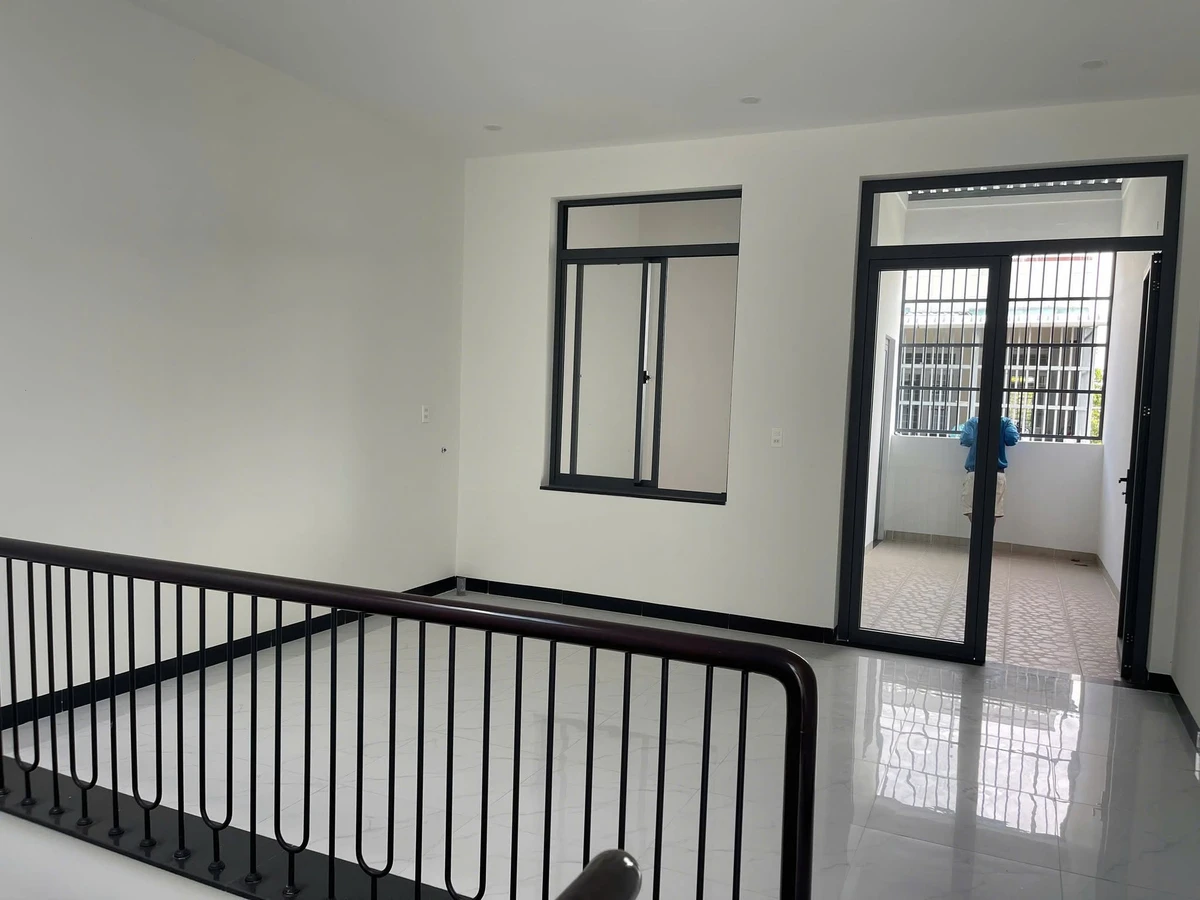 Bán nhà 1 trệt 2 lầu mặt tiền Mạc Chính Chung Bà Rịa, 90m² - Ảnh thu nhỏ 3