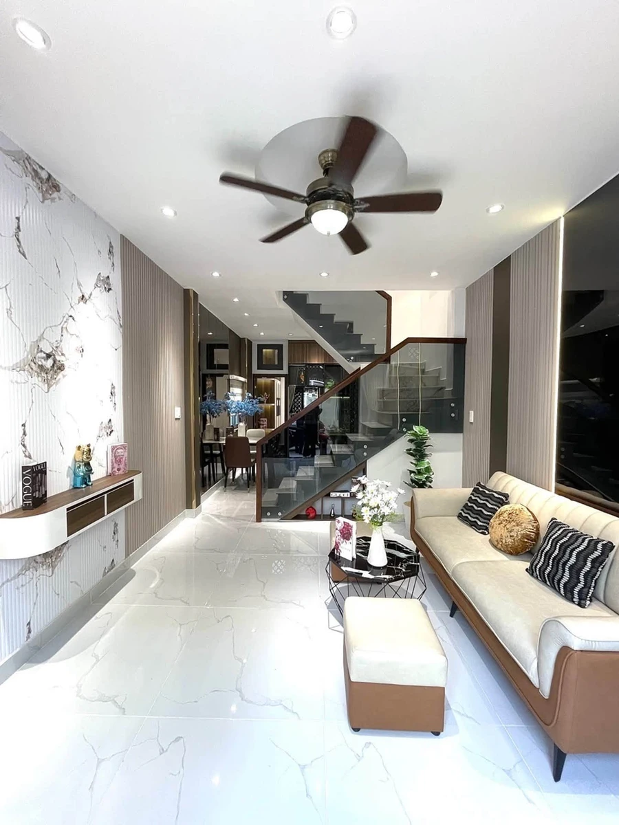 Bán nhà hẻm xe hơi 2 tầng 35m2, 3 phòng ngủ, full nội thất, gần Lotte Mart Gò Vấp - Ảnh 1