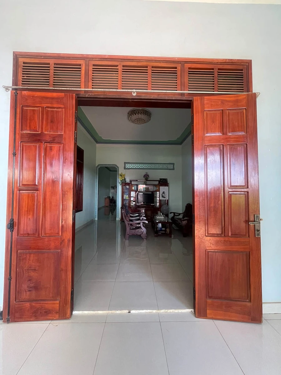 Bán nhà cấp 4 mặt tiền kinh doanh 6x25m, 3 phòng ngủ, giá 3,1 tỷ, P. Nam Gia Nghĩa - Ảnh 1