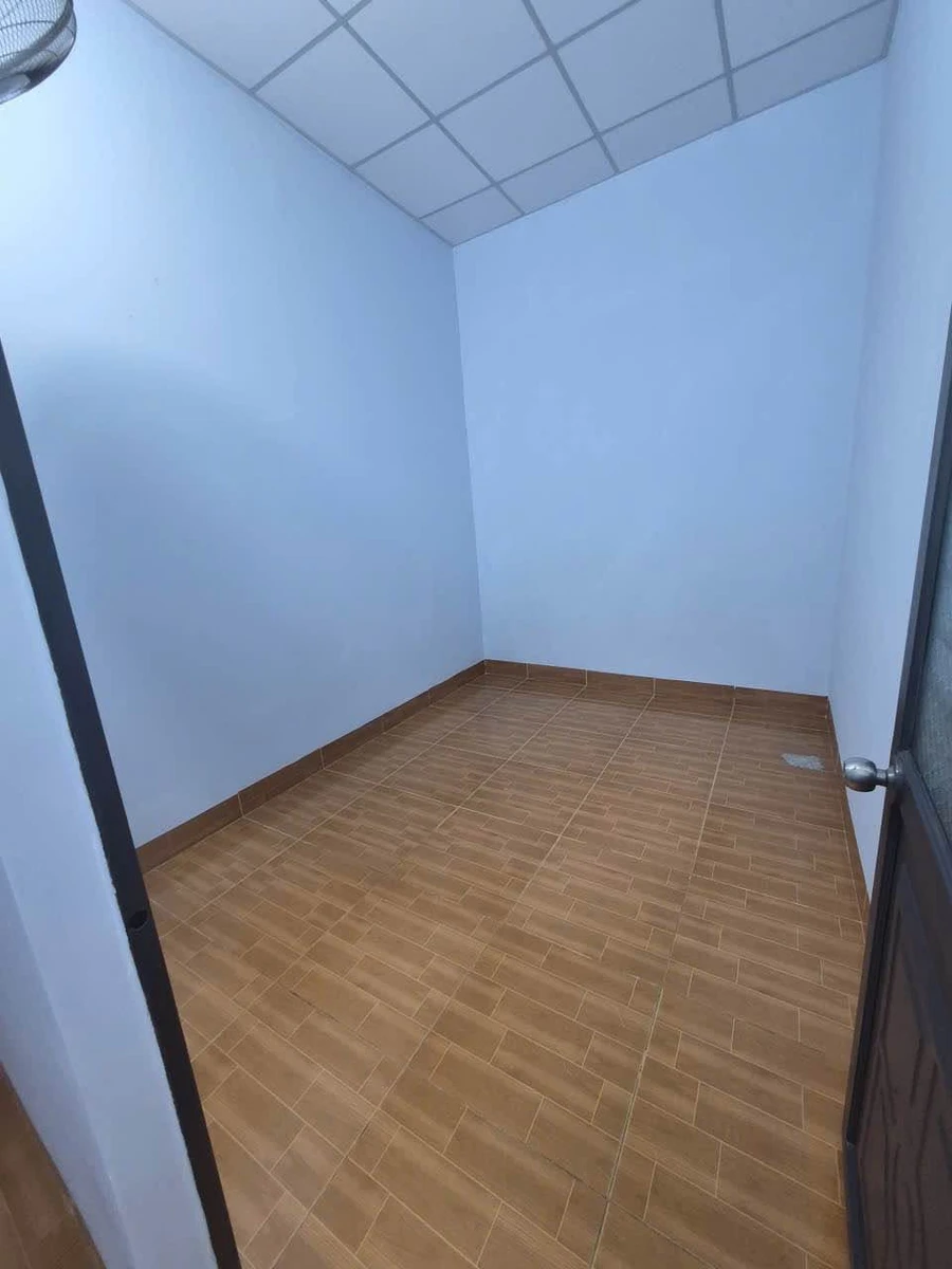 Nhà cấp 4 bán 2 tỷ 980 triệu, 96,6m², 2 PN, Quận 5 - Ảnh thu nhỏ 3