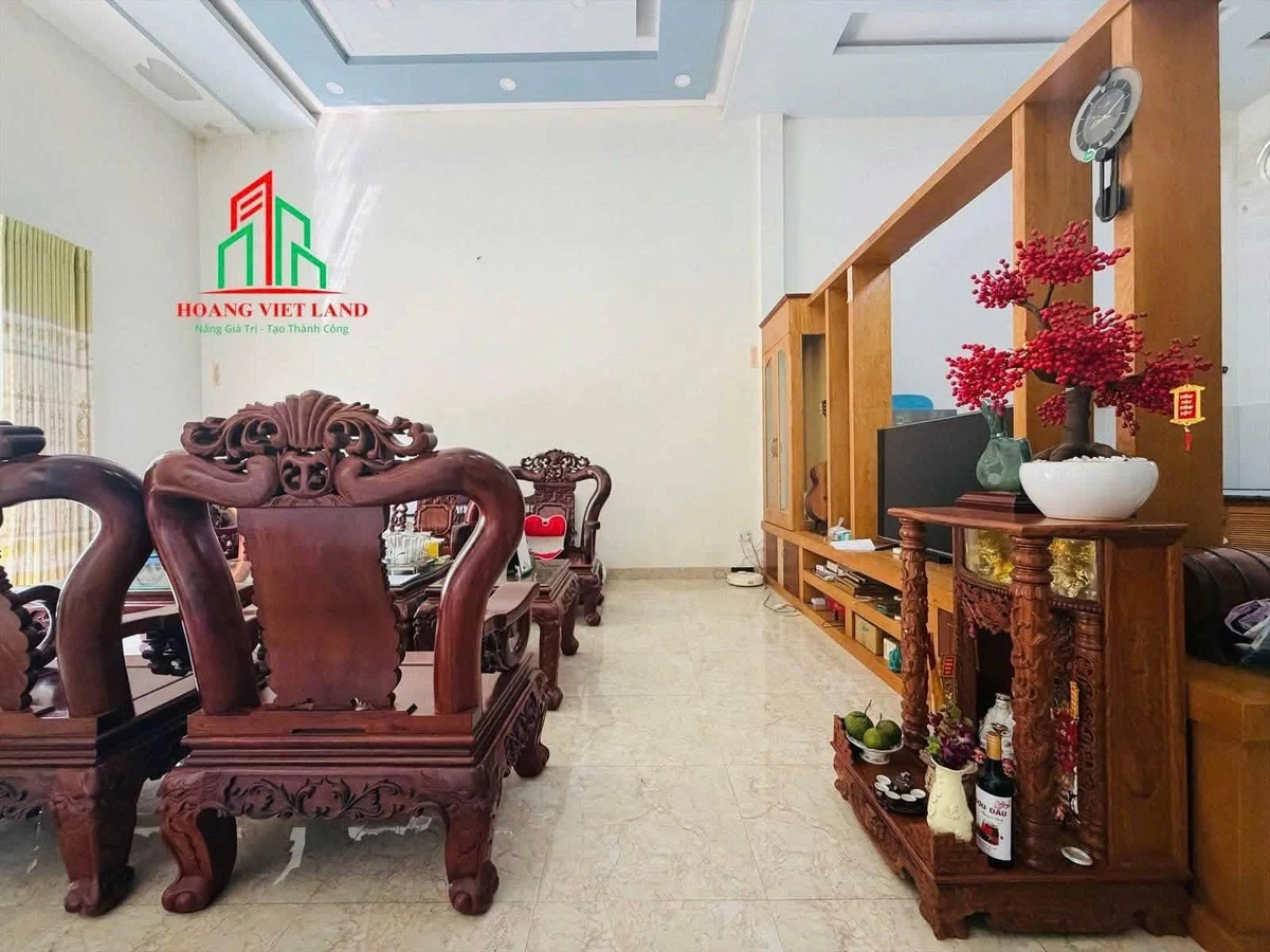 Bán nhà mặt tiền 10m, 3 phòng ngủ, 180m² Trần Nhật Duật - 10 tỷ - Ảnh thu nhỏ 2