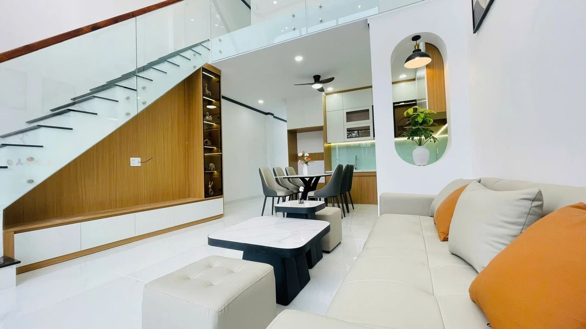 Bán nhà phố 100m2, 3 phòng ngủ, tặng nội thất, giá 1,98 tỷ tại Bàu Trâm, Long Khánh - Ảnh thu nhỏ 2