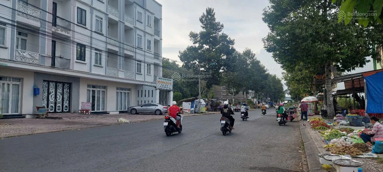 Nhà trục chính 1 trệt 3 lầu vị trí kinh doanh siêu vip tại khu công nghiệp Bình Minh giá 6 tỷ - Ảnh 1