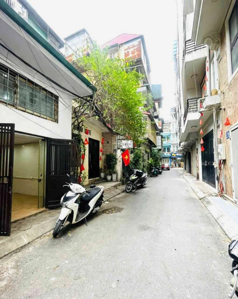 Bán căn tập thể tầng 1 Nguyên Hồng 85m² sử dụng, ô tô đỗ cửa, Hà Nội - Ảnh 1