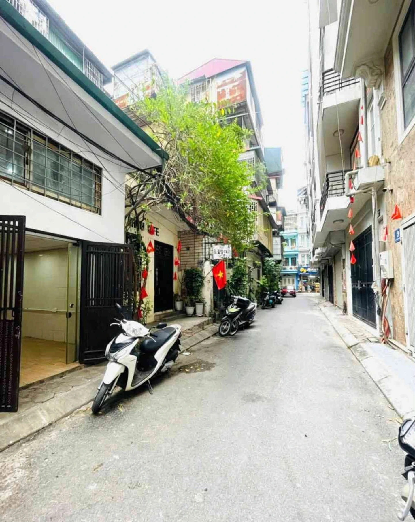 Bán căn tập thể tầng 1 Nguyên Hồng 85m² sử dụng, ô tô đỗ cửa, Hà Nội - Ảnh 1