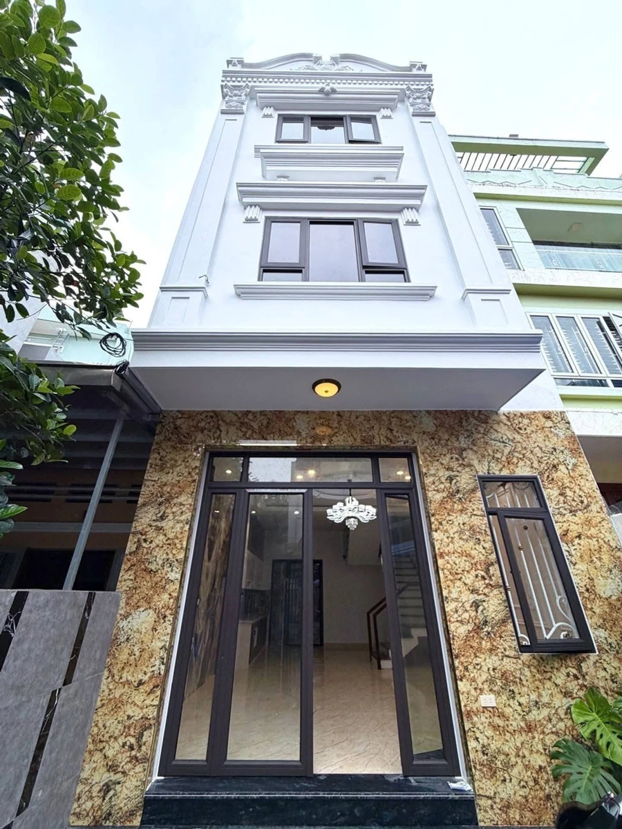 Bán nhà 4 tầng 62m2 mặt tiền 5m Ngô Quyền Quận 4 - Ảnh 1