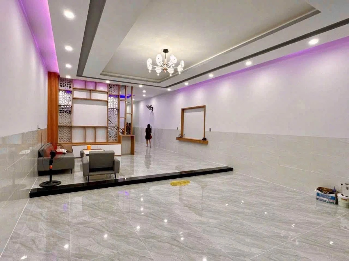 Nhà 1 trệt 2 lầu 3PN 122m2 Chu Văn An Bà Rịa 5.6 tỷ - Ảnh thu nhỏ 2