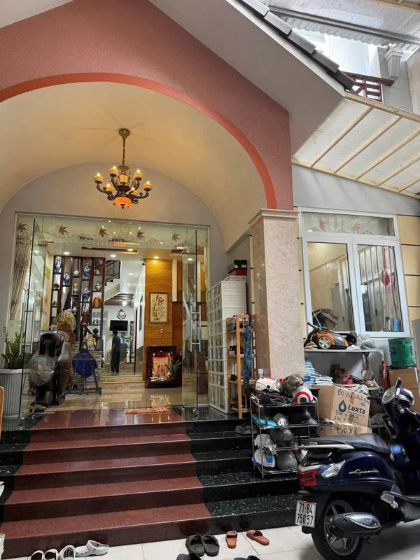 Bán nhà mặt tiền Nguyễn Huệ 342m2 Bến Tre