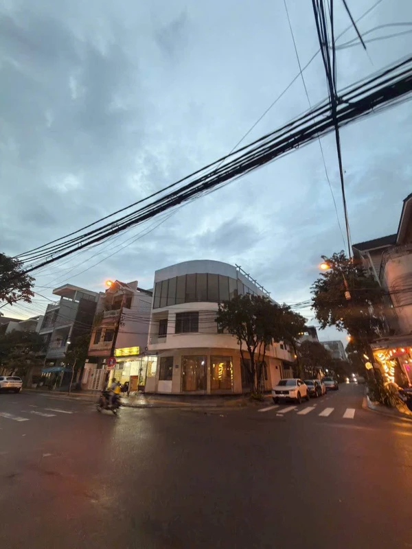 Bán nhà góc 2 mặt tiền Tố Hữu - Lê Thị Hồng Gấm, 155m2, 3 tầng, Hòa Cường, Đà Nẵng