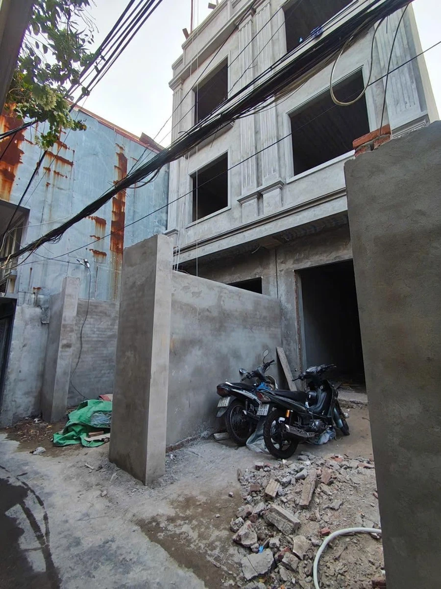 Nhà 3 tầng 65m² mặt ngõ Dư Hàng, 3 phòng ngủ - Ảnh 1